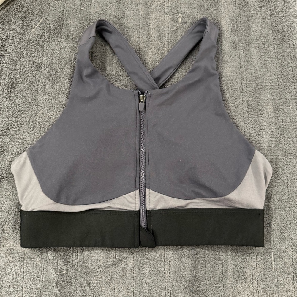 Fabletics High Impact Sports Bra – Medium